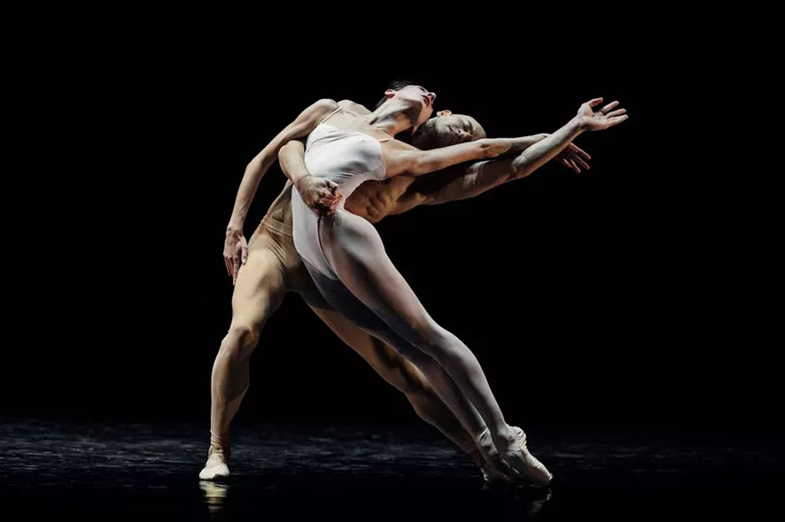 Wilma-Giglio-y-Jonathan-Chmelensky-Tercera-sinfonia-de-Mahler-John-Neumeier-foto-Henrik-Stenberg