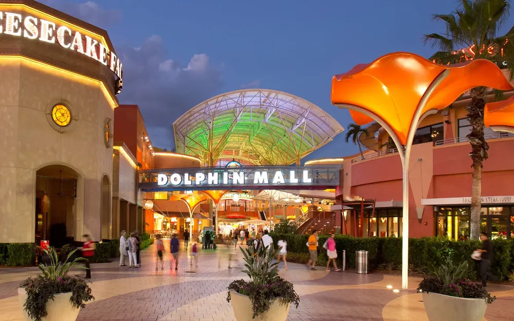 Dolphin-mall-main-1440x9000-76d7c4ac5056a36_76d7c5dd-5056-a36a-0bf9d8050a5d518f