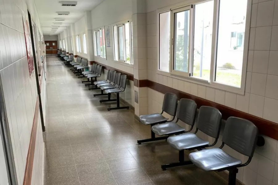 69182-hospitales-y-centros-de-salud-solo-atienden-urgencias-por-guardia