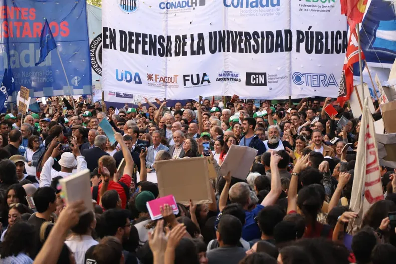 marcha-la-universidad-publica-y-gratuita
