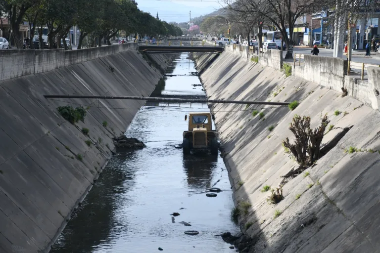 limpieza-canal-yrigoyen-5-768x512
