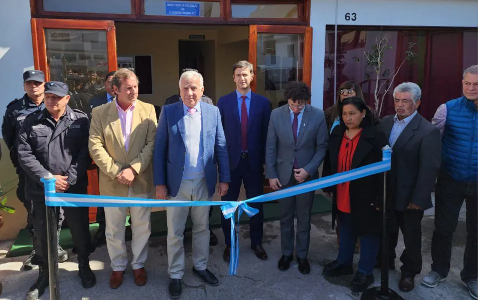 91171-salta-inauguro-la-direccion-general-de-ciberseguridad-de-la-policia