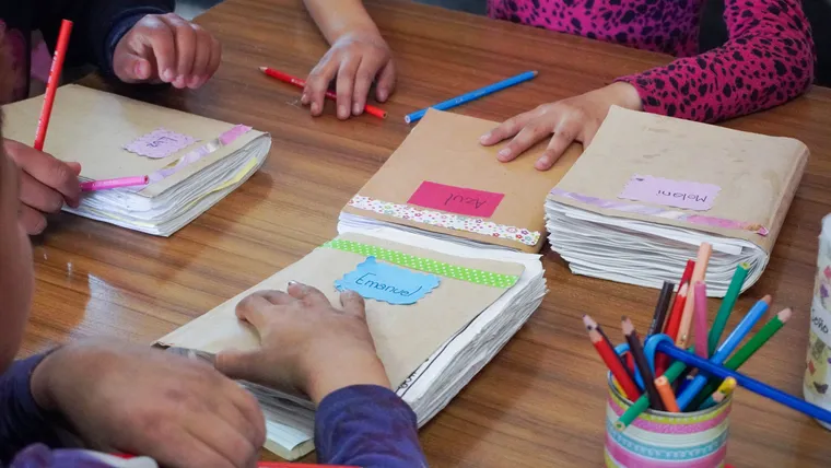 escuela-primaria-alumnos-utiles-escolares-julieta-moreno-maestra-nominada-13