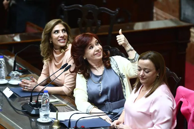 claudia-ledesma-cristina-kirchner-y-cecilia-46SLXIDKR5HHJHX7GOJNVRZEMY