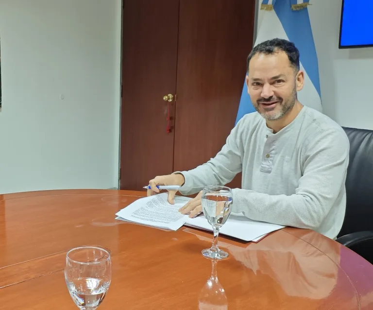 firma-intendente-convenio-768x638