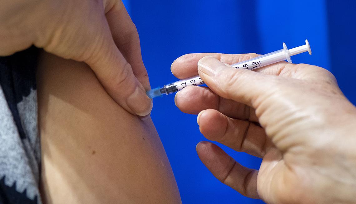 1140-vaccine-injection-esp