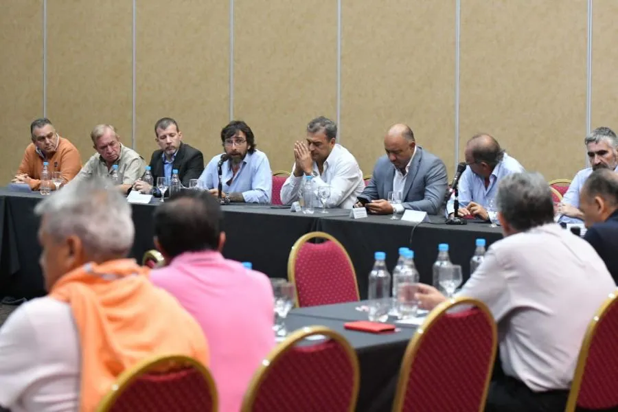 5945-el-gobierno-y-gremios-cerra