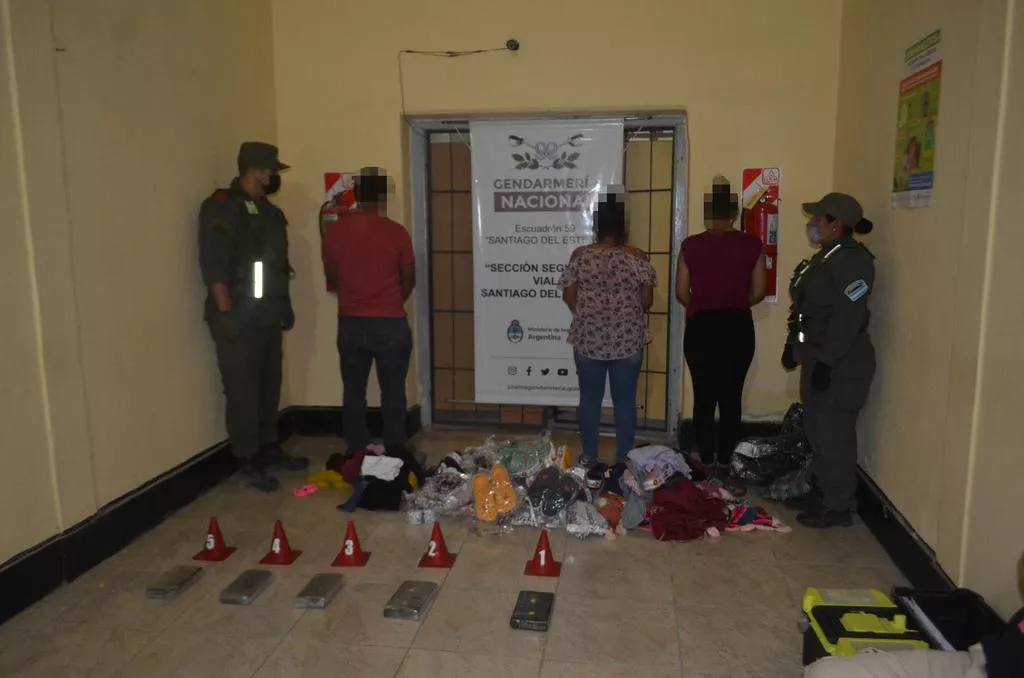 Detienen a tres pasajeros con más de 5 kilos de cocaína en bolsos de mano (2)