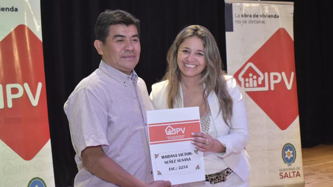 103402-el-gobierno-de-saenz-marca-un-hito-en-la-entrega-de-escrituras-de-viviendas-en-la-provincia