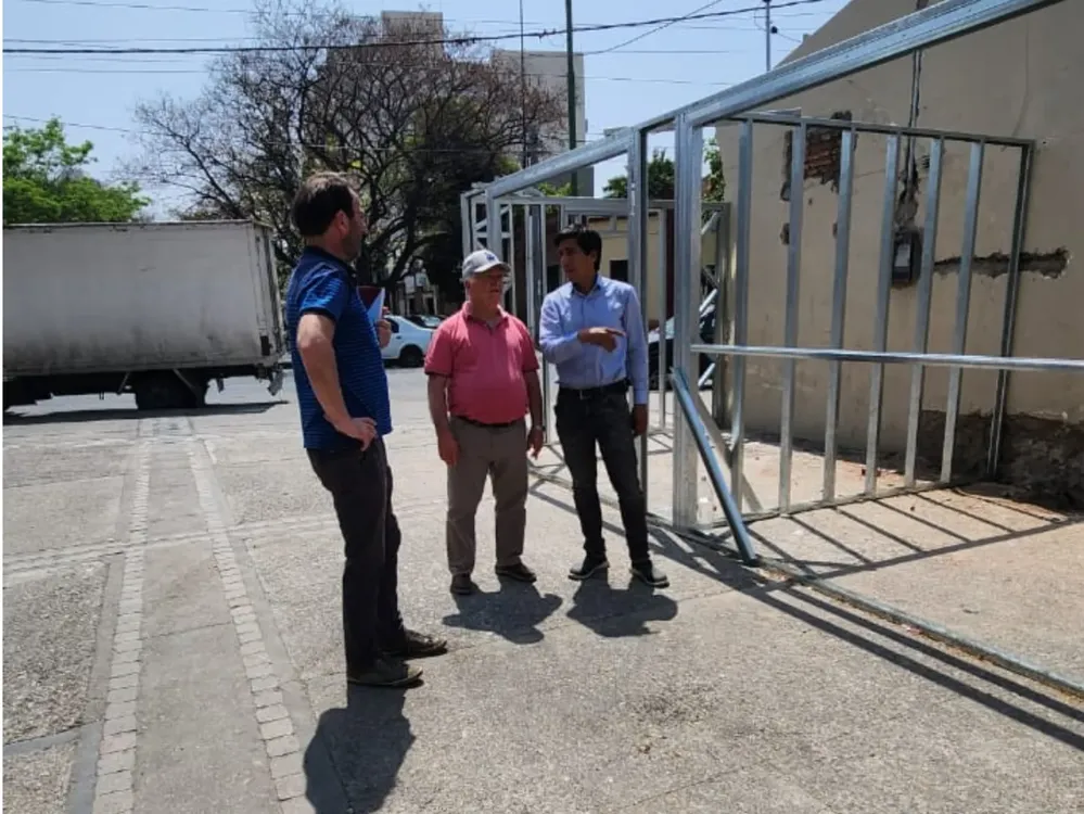 collage-de-fotos-horizontal-mascota-perro-simple-gris-2-e1727288744538-1536x1153