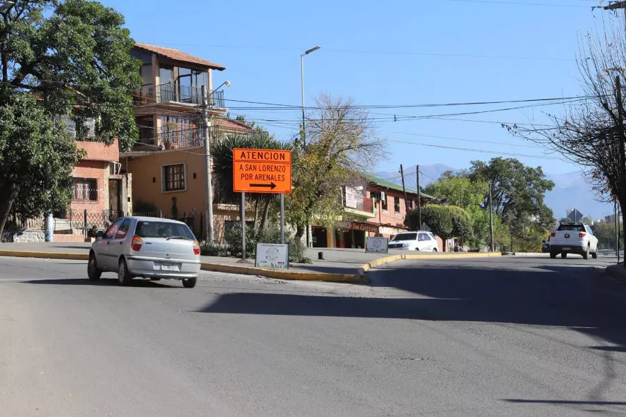 642-colocan-carteles-informativos-por-el-proximo-inicio-de-obra-en-la-rotonda-de-acceso-a-barrio-grand-bourg