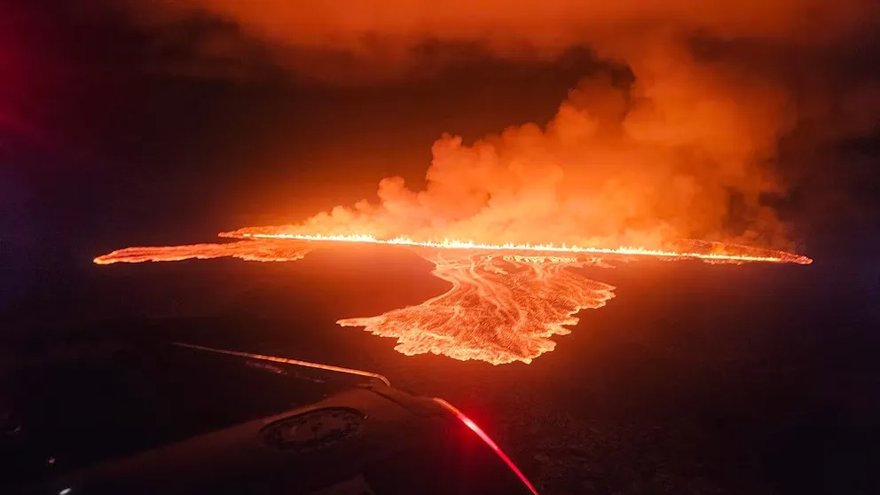 El evento erupcionó inesperadamente generando una fisura de tres kilómetros de longitud (Civil Protection in Iceland via