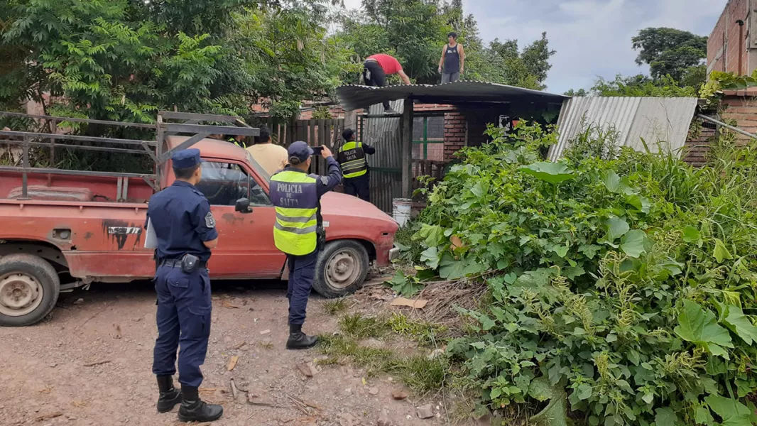 99817-la-policia-brindo-asistencia-por-el-temporal-registrado-en-la-provincia