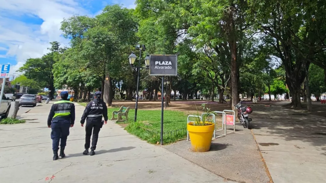 14899-se-reforzo-la-presencia-policial-con-patrullas-de-investigaciones-en-la-plaza-alvarado