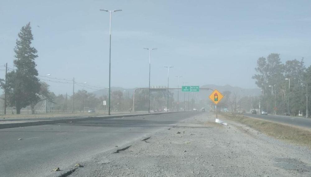 16083-el-viento-zonda-llego-a-salta-y-causa-estragos-en-algunos-barrios-de-capital