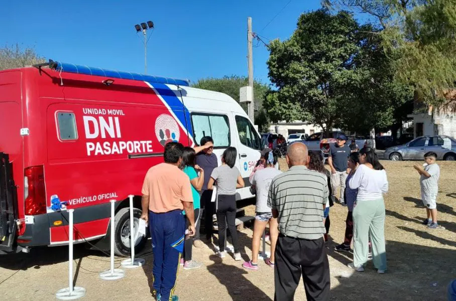 92706-en-el-barrio-san-silvestre-atendera-el-movil-de-identificacion