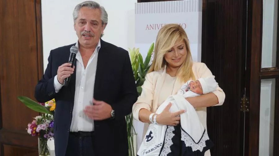 declaraciones-del-presidente-y-la-primera-dama-tras-el-nacimiento-de-su-hijo-francisco-20220414-1341992