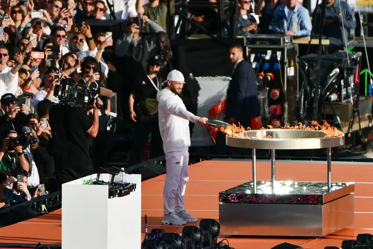 rapero-frances-jul-enciende-pebetero-olimpico-paris-2024jpeg