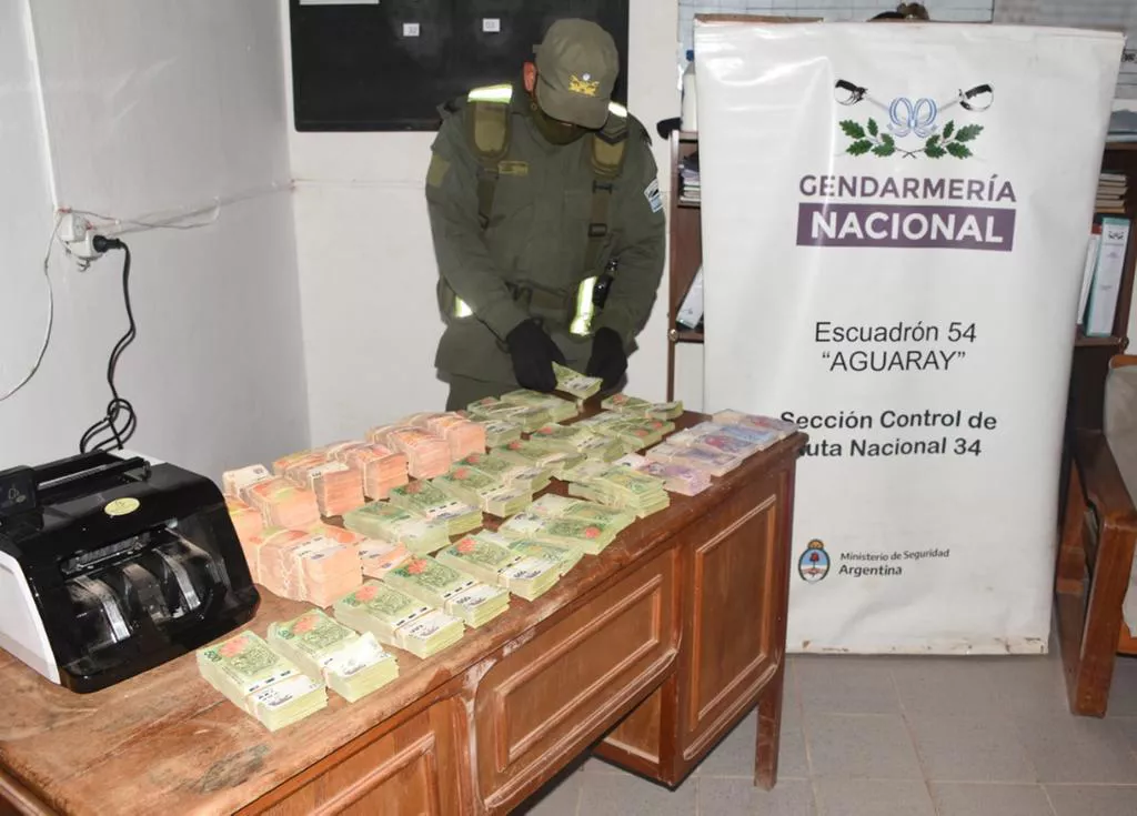 Trasladaba en un vehículo más de 5 millones y medio de pesos sin justificar (1)