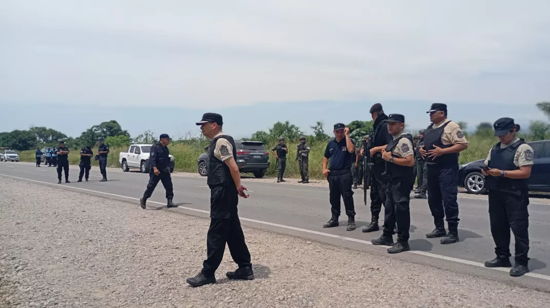 99349-se-recuperan-los-policias-heridos-en-la-toma-de-la-ruta-nacional-50-en-oran