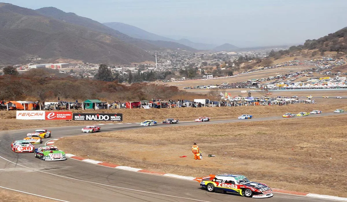 El-gobernador-Saenz-anuncio-el-regreso-del-TC2000-a-Salta
