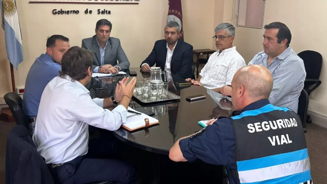 15349-reunion-de-funcionarios