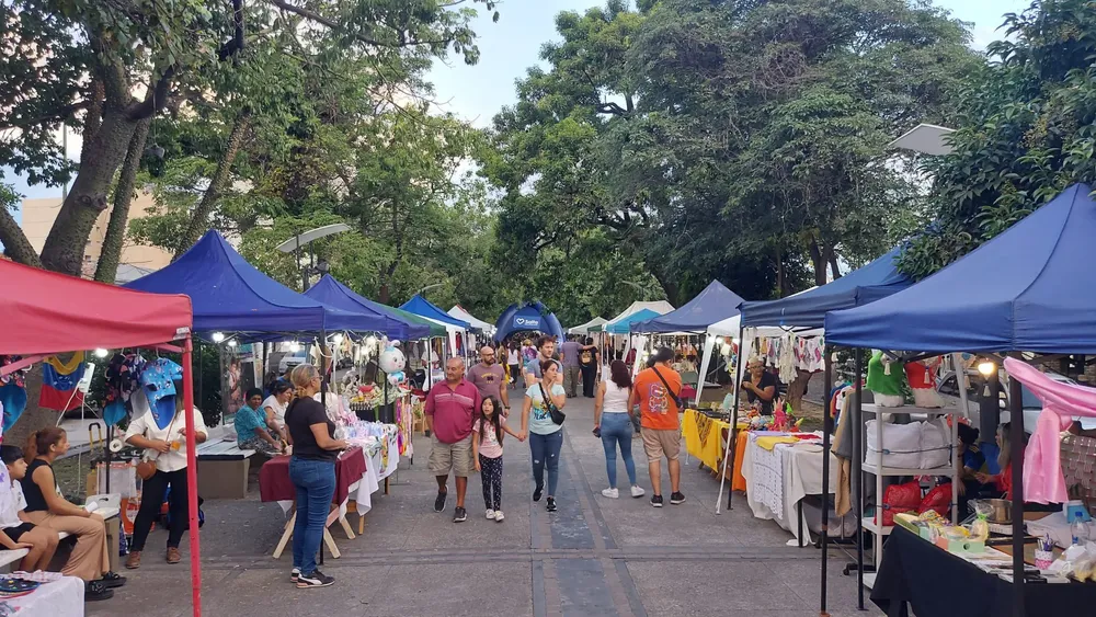 feria-paseo-delospoetas-2048x1153