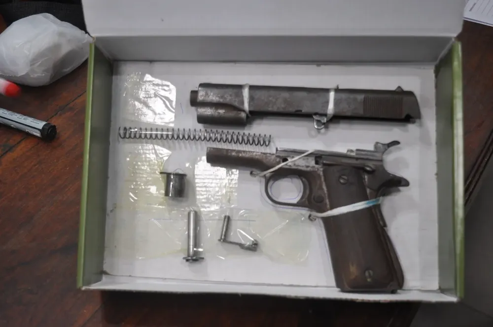 TRES DETENIDOS-MARIHUANA-COCAINA-SALTA-PISTOLA-OMNIBUS (2)