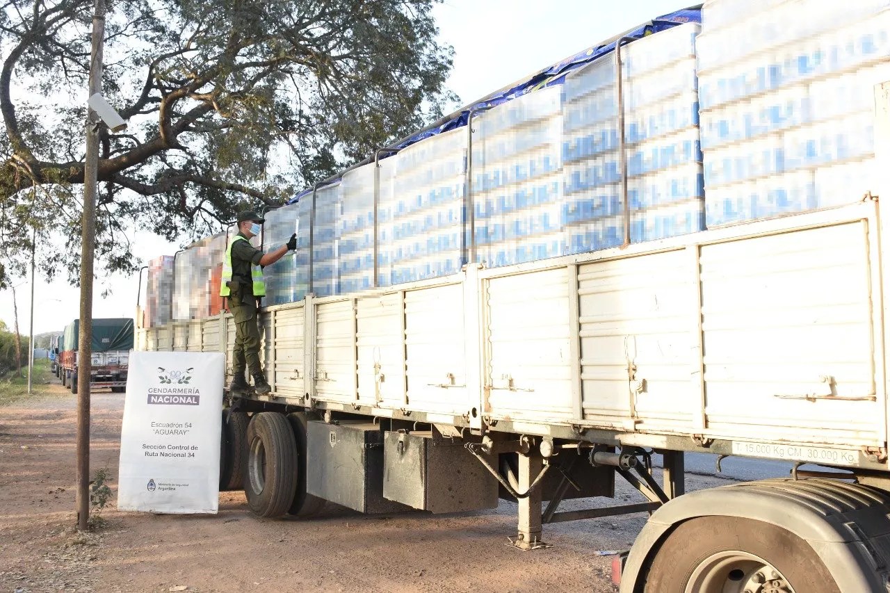 Controlan dos camiones y secuestran mercadería de contrabando con un avalúo que supera los 23 millones de pesos (3)