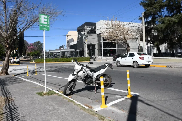 estacionamiento-motos-2-768x512