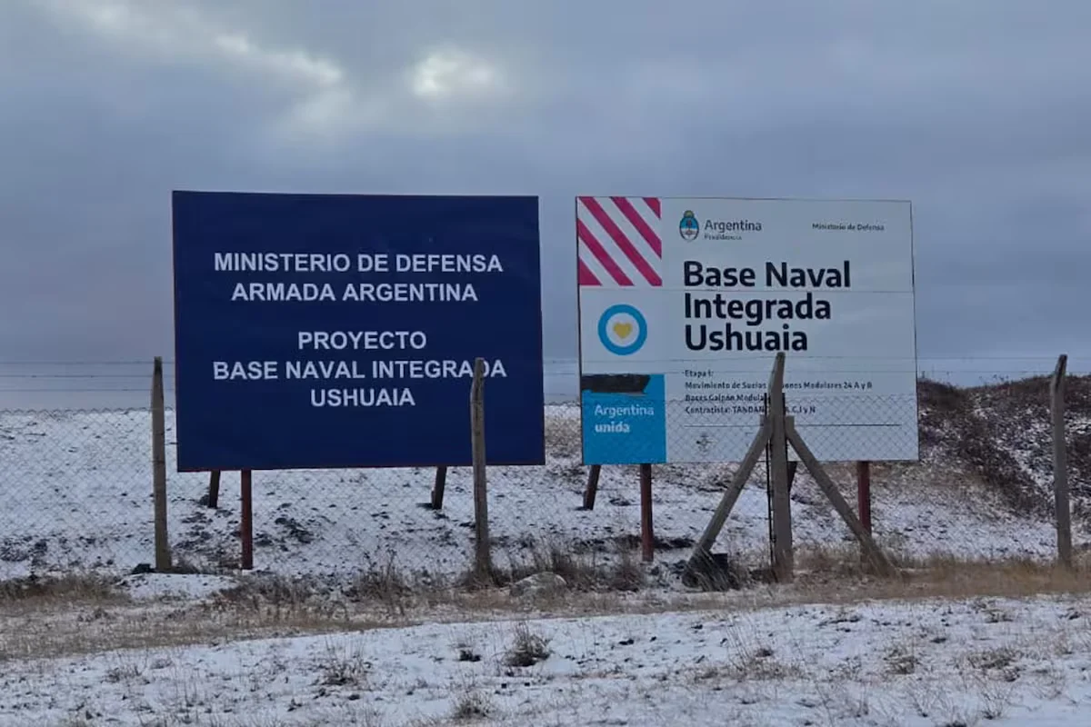 el-anuncio-del-proyecto-de-la-base-naval-ETEJT7C3Z5FFNOHIS2NQP4OLEA