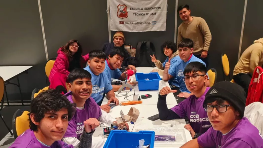 103493-estudiantes-saltenios-participan-en-la-final-nacional-de-la-copa-robotica-en-neuquen