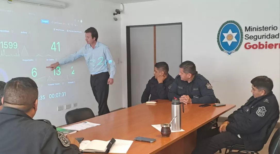 101611-con-tecnologia-aplicada-a-la-seguridad-se-auditara-en-tiempo-real-el-servicio-policial-en-calle