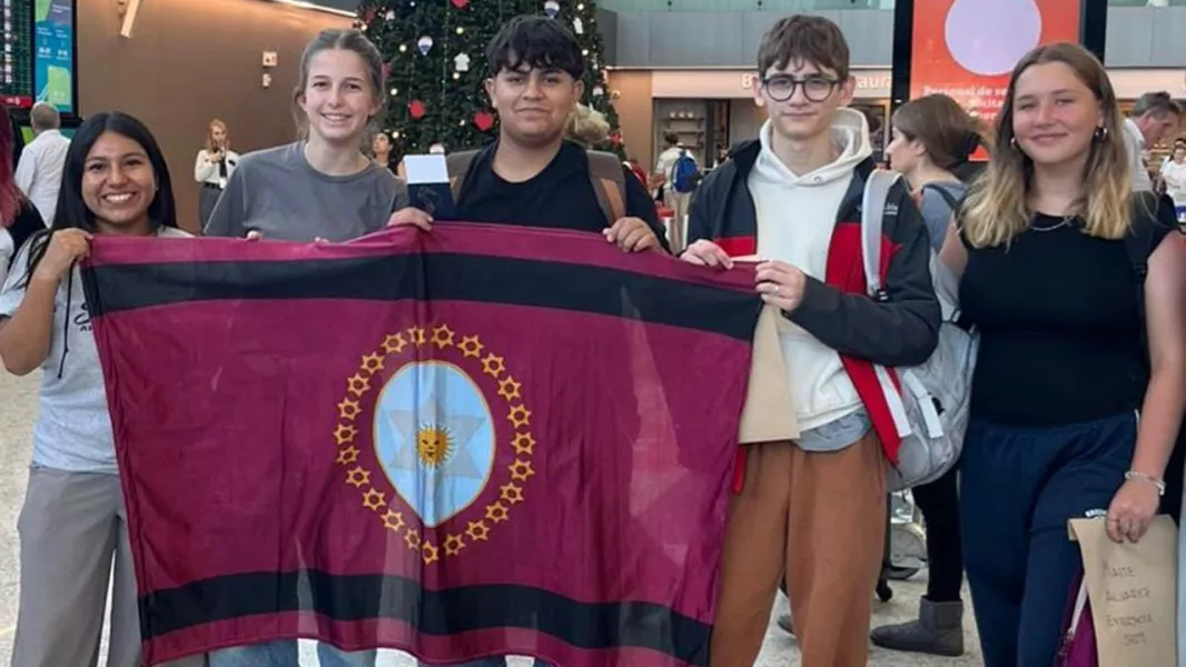 15555-los-diez-embajadores-saltenios-partieron-a-sudafrica-y-dinamarca