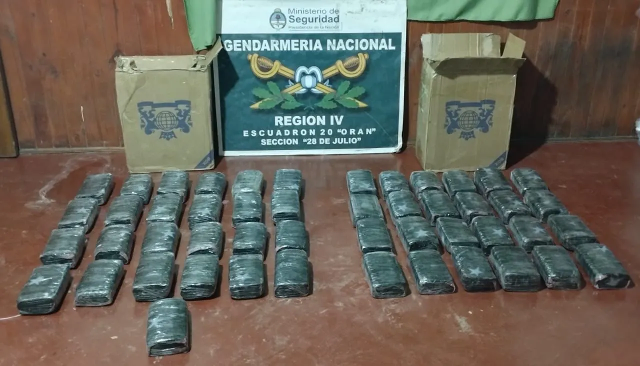 Intentaron evadir un control de Gendarmería ocultando 48 kilos de marihuana en cajas de cigarrillos (2)