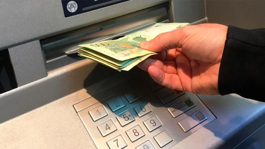 1010x567_dinero-cajero-413086-105921