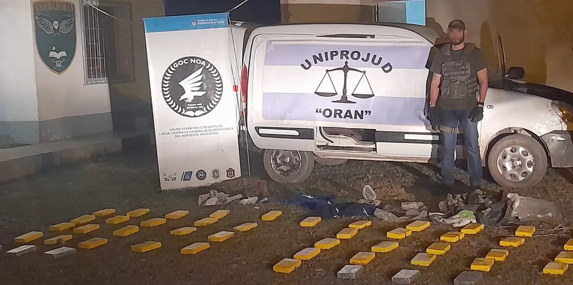 DETIENEN A TRES HOMBRES, ALLANAN INMUEBLES Y SECUESTRAN 49 KILOS DE COCAÍNA (3)