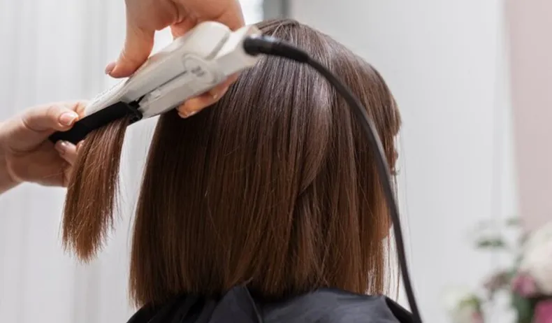 alisado-pelo-cabello-plancha-peluqueria