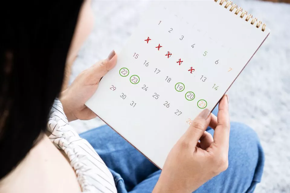 un-nuevo-estudio-sugiere-la-relacion-entre-las-vacunas-contra-la-covid-19-y-las-alteraciones-en-el-ciclo-menstrual-como-posible-efecto-secundario_c1f092d8_960x640