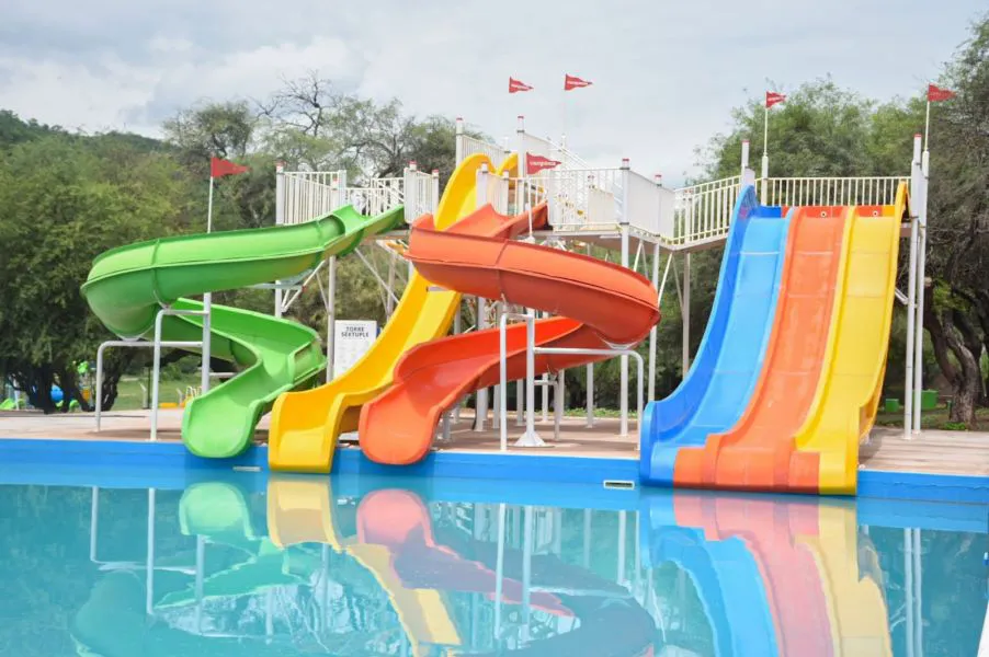 10668-abrio-sus-puertas-el-camping-y-el-parque-acuatico-de-el-prestamo-en-coronel-moldes