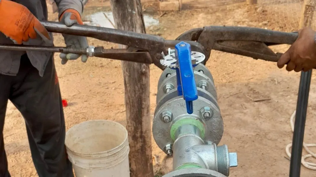 5362-trabajan-en-la-refuncionalizacion-de-un-pozo-de-agua-en-un-paraje-de-santa-victoria-este