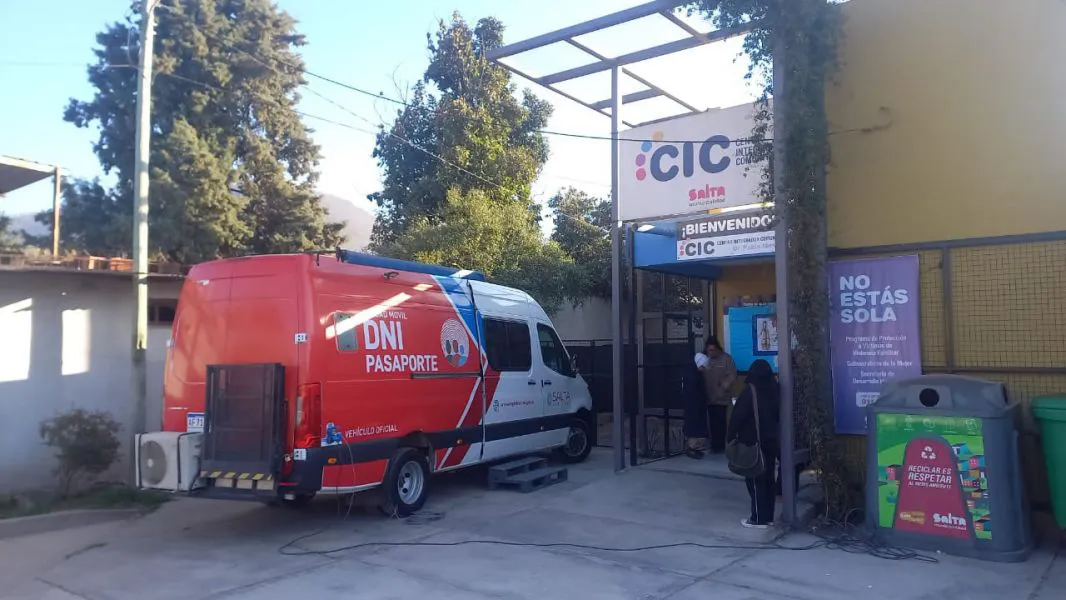 96975-hasta-el-viernes-permanecera-en-el-b-constitucion-el-movil-del-registro-civil