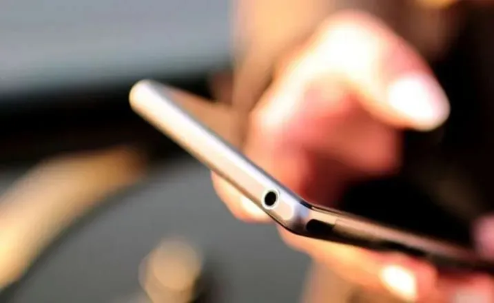 Robo-celular