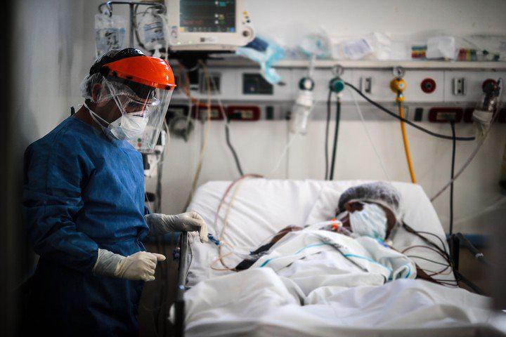 un-doctor-atiende-a-un___xHNaqYJvN_720x0__1