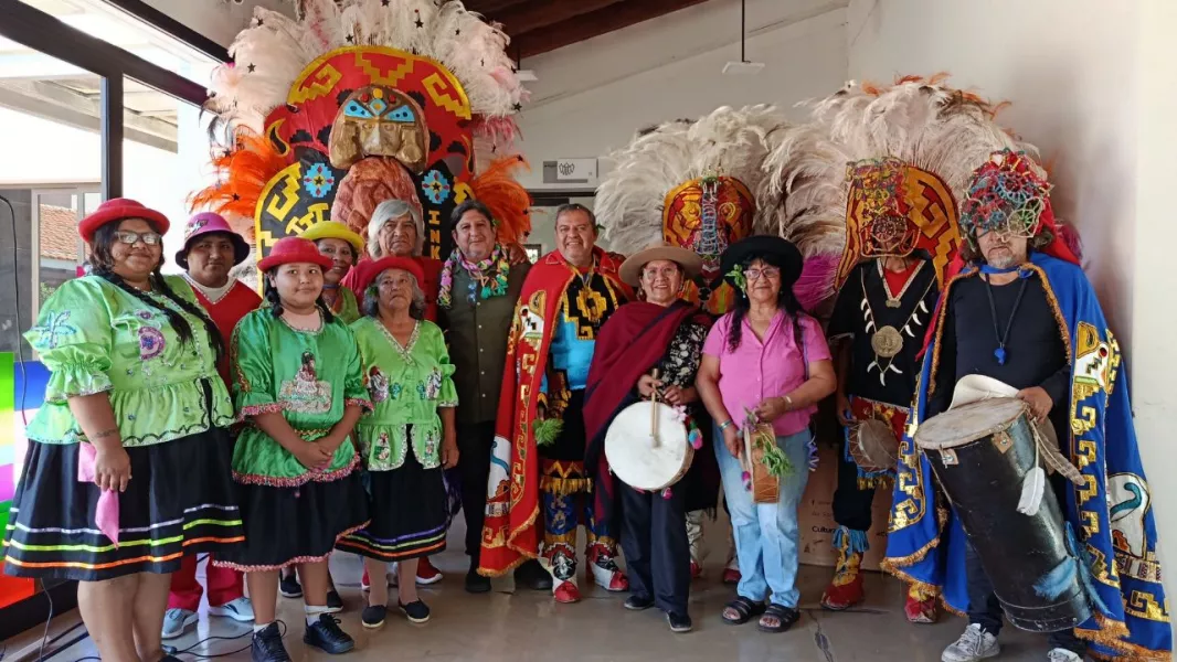 106146-el-carnaval-saltenio-revive-su-tradicion-en-el-mercado-artesanal