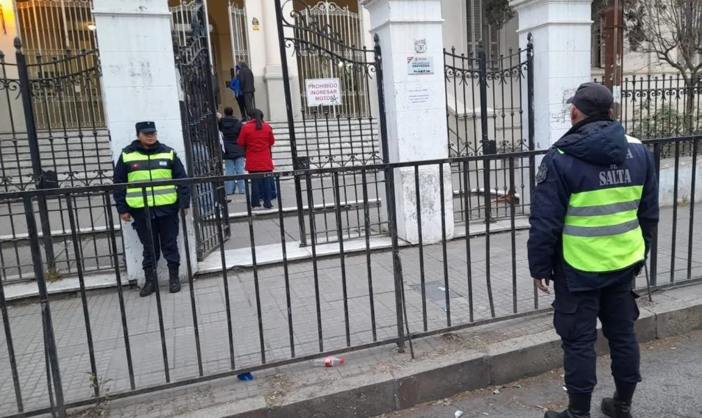 9943-la-policia-de-salta-controla-el-cumplimiento-de-la-veda-electoral