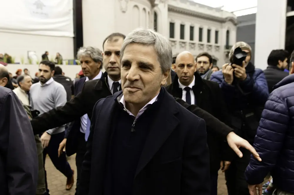 luis-toto-caputo-3jpg