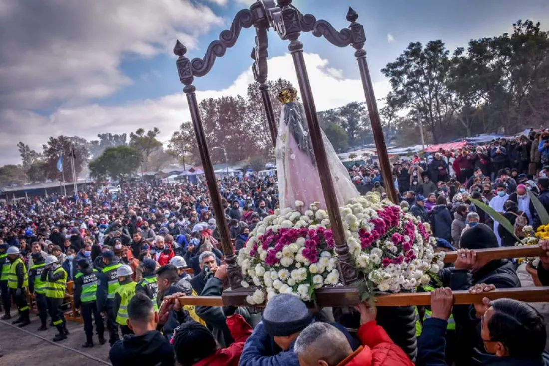 95701-despues-de-dos-anios-una-multitud-saltenia-celebro-al-senior-de-sumalao