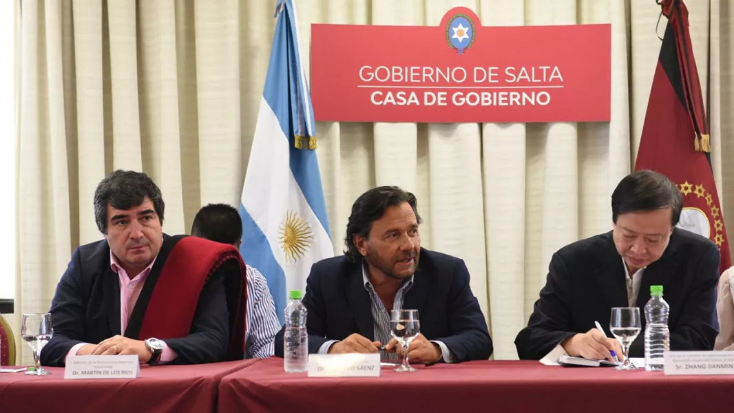 14767-el-gobernador-se-reunio-con-directivos-de-mayor-empresa-tabacalera-del-mundo