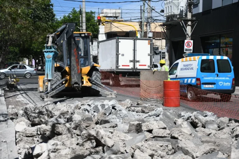obra-de-media-calzada-en-tucuman-entre-pellegrini-y-esteco-1-768x512
